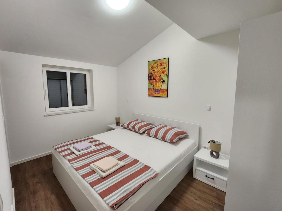 Apartmani M&L I M&J Malinska Esterno foto