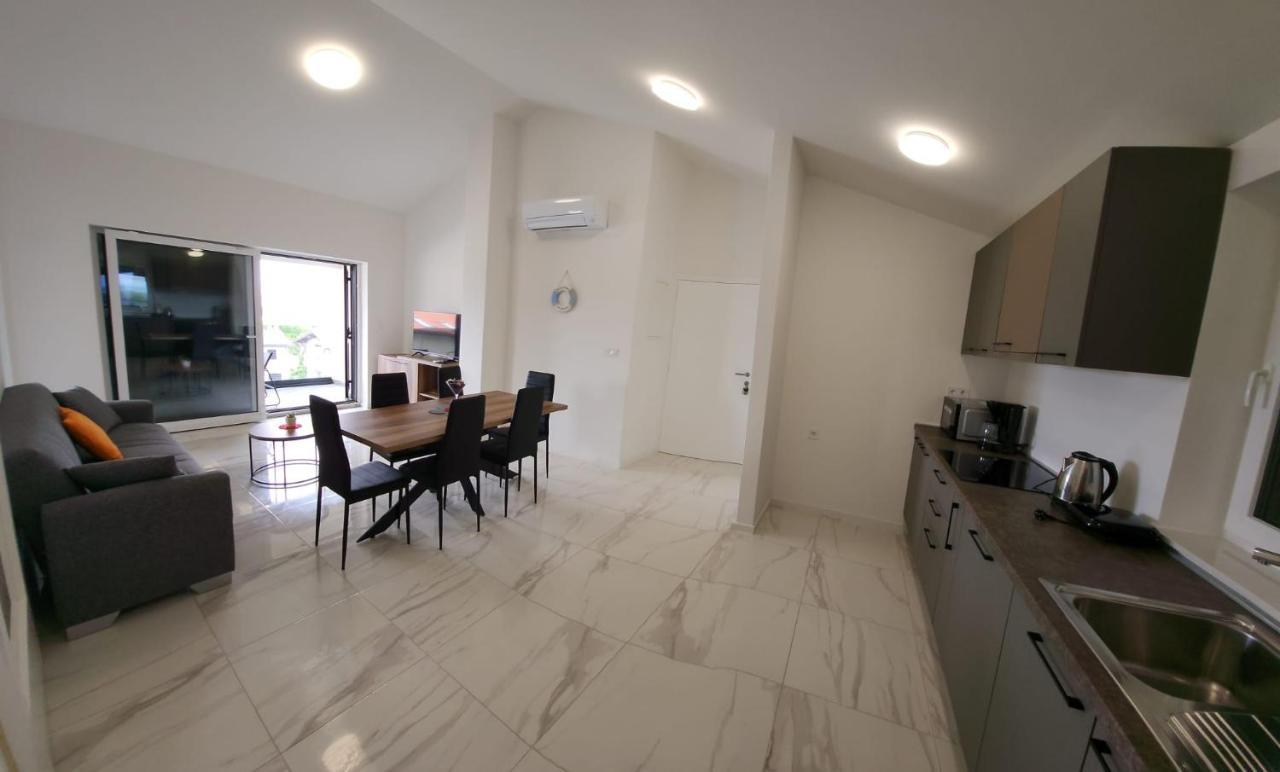 Apartmani M&L I M&J Malinska Esterno foto