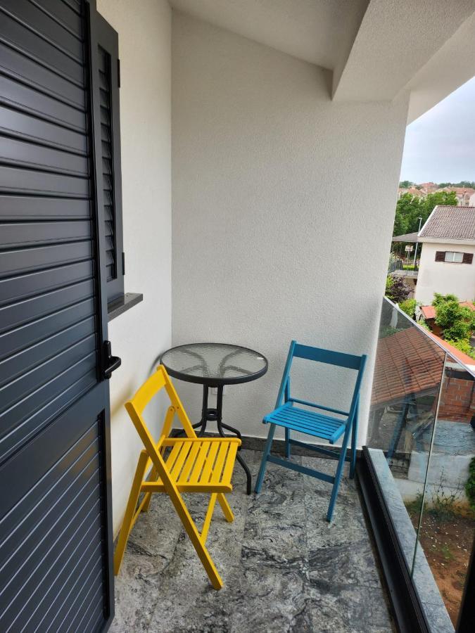 Apartmani M&L I M&J Malinska Esterno foto