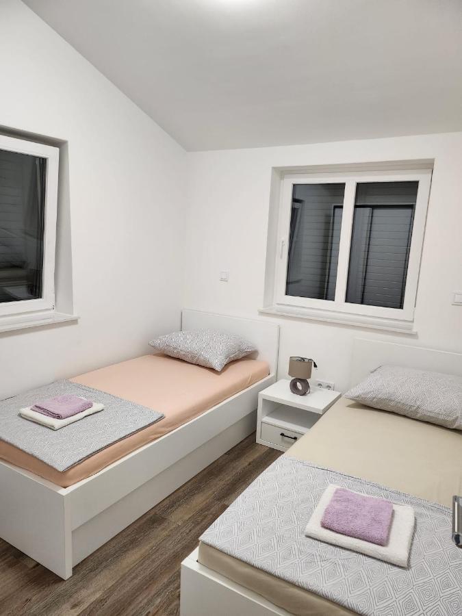 Apartmani M&L I M&J Malinska Esterno foto