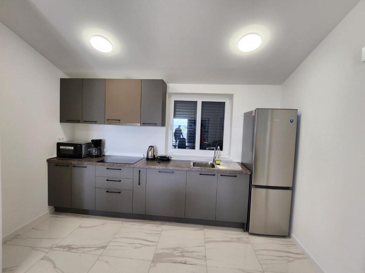 Apartmani M&L I M&J Malinska Esterno foto