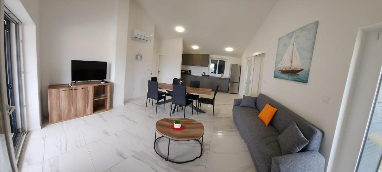 Apartmani M&L I M&J Malinska Esterno foto